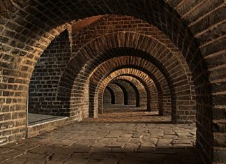 First Floor Meaning Und Bedeutung