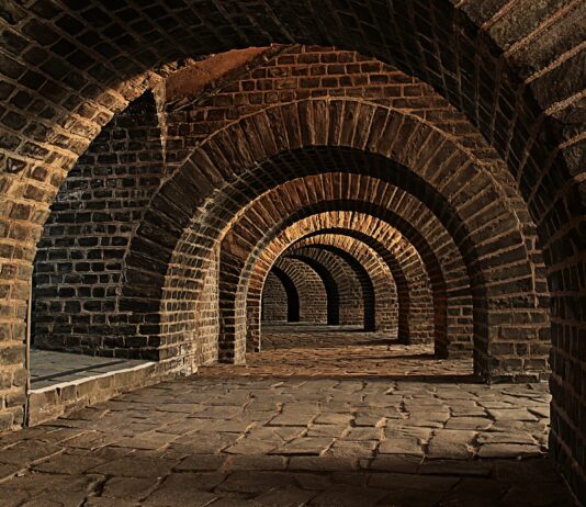 First Floor Meaning Und Bedeutung